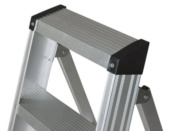 TRADE CLASS 1 SWINGBACK STEP OPEN 2.11M CLOSED 2.37M 10 TREA