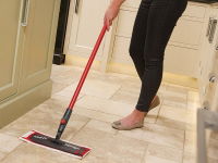1 - 2 SPRAY MOP & HANDLE