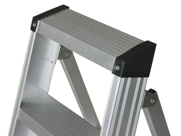 TRADE CLASS 1 SWINGBACK STEP OPEN 1.06M CLOSED 1.22M 5 TREAD