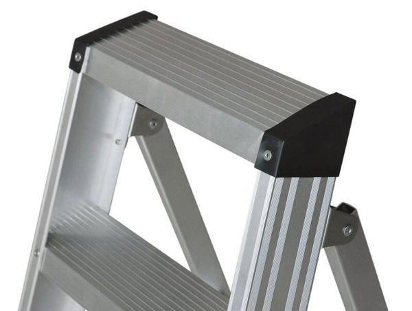 TRADE CLASS 1 SWINGBACK STEP OPEN 1.69M CLOSED 1.91M 8 TREAD
